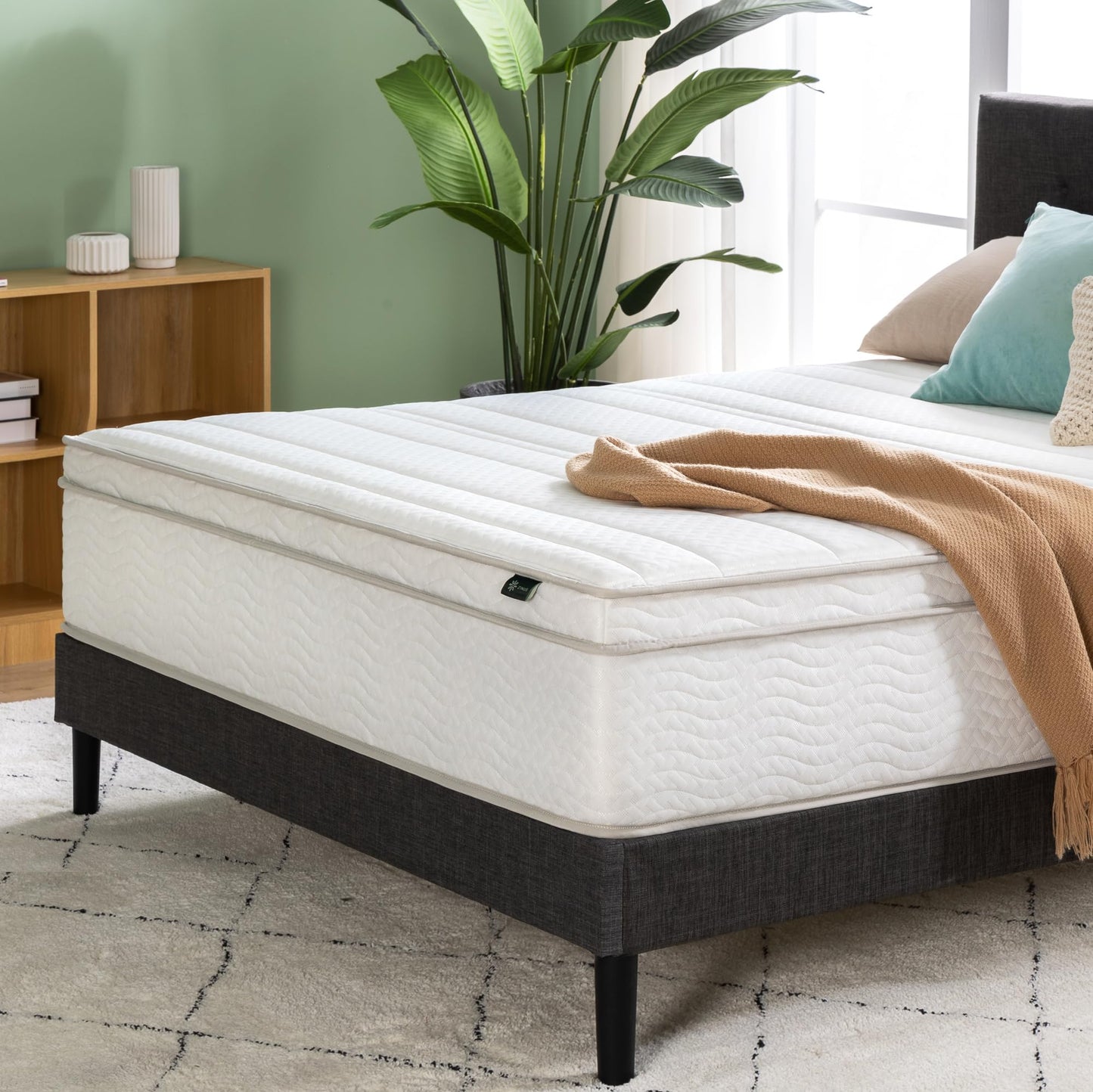 ZINUS 12 Inch Foam and Spring Hybrid Mattress [New Version], Full, Fiberglass Free, Medium Firmness, Durable Support, Certified Safe Foams & Fabric, Mattress in A Box White 12" New Small Box