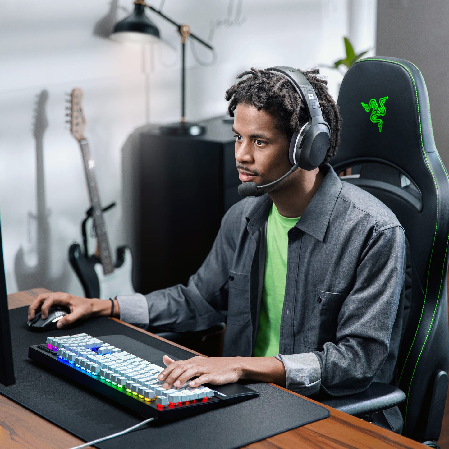 Razer Barracuda X Wireless Gaming & Mobile Headset: 2022 Model - 2.4GHz Wireless + Bluetooth - Lightweight 250g - 40mm Drivers - On-Head Controls - Roblox Edition